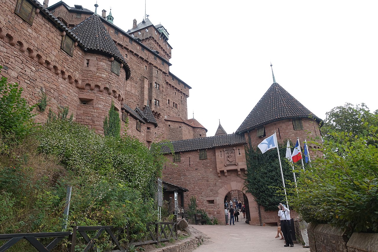 1280px-Château_du_Haut-Kœnigsbourg_(45443501072).jpg