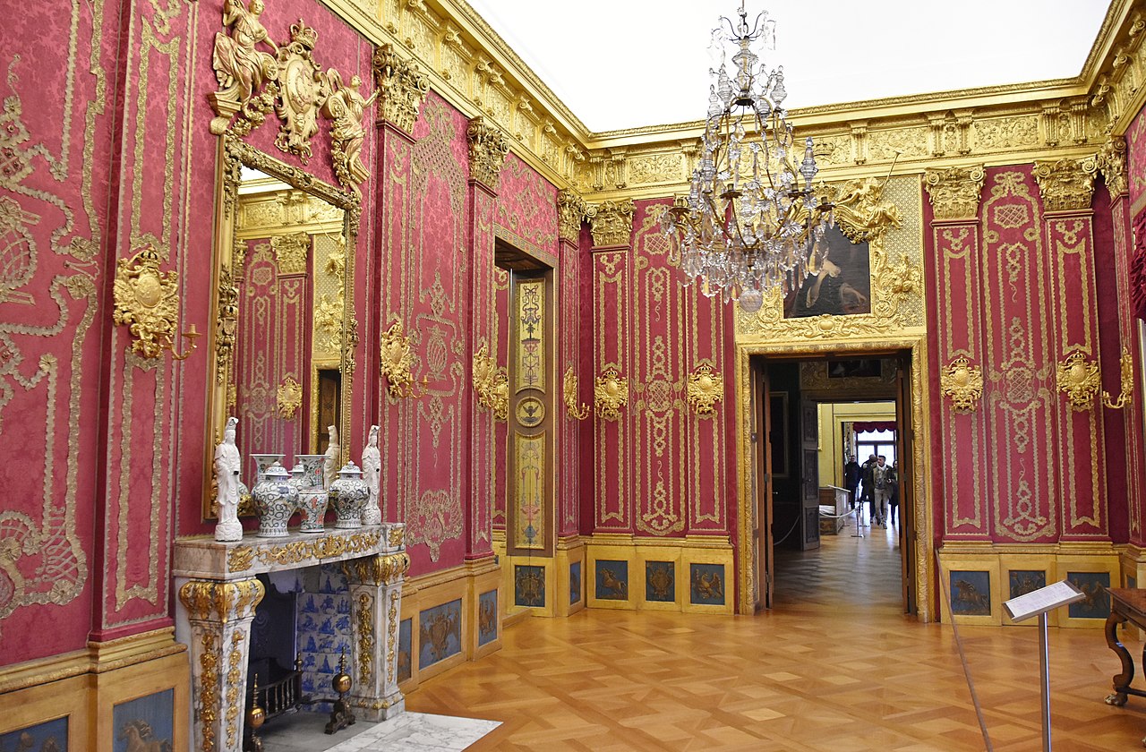 1280px-Charlottenburg_Palace,_1695-1746,_Berlin_(41)_(26312013588).jpg
