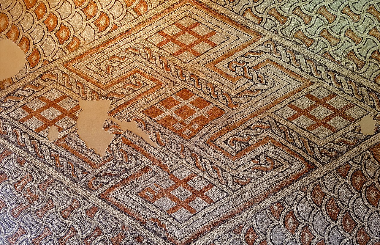 1280px-Chiesa_di_San_Salvatore_ad_Chalchis_cosiddetto_Palazzo_di_Teodorico_1.jpg