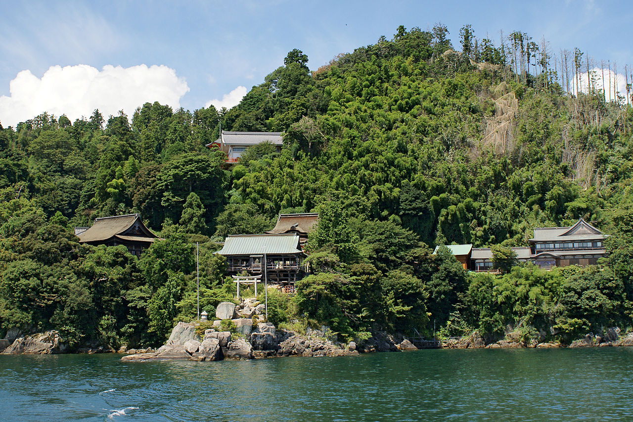 1280px-Chikubu_island03s3200.jpg