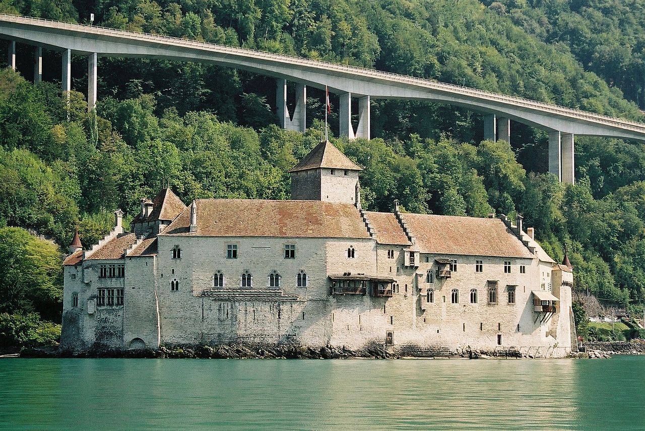 1280px-Chillon_from_the_lake.jpg