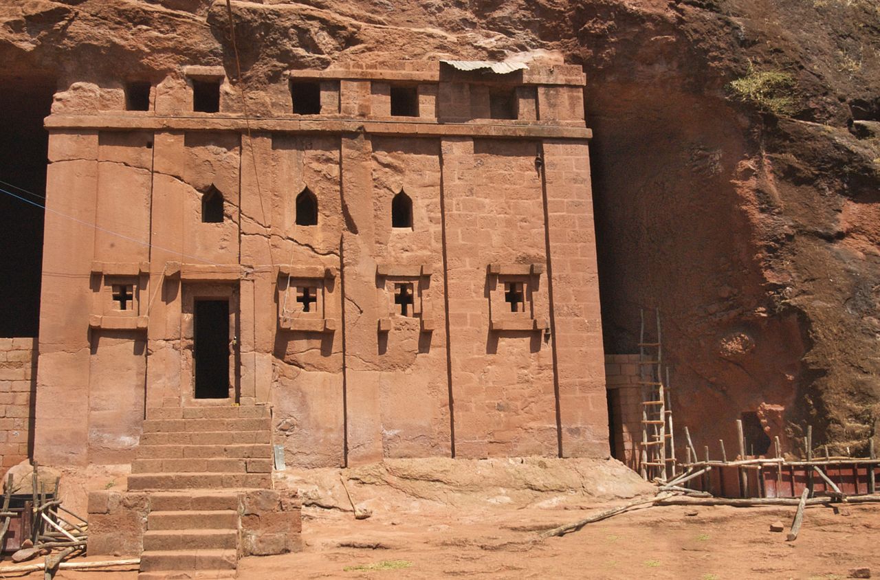 1280px-Church_of_Bet_Abba_Libanos,_Lalibela,_Ethiopia_(3328424359).jpg
