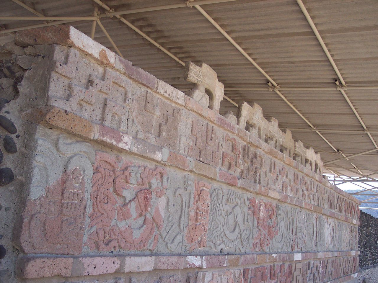 1280px-Coatepantli_detail1-Tollan-Xicocotitlan-Hidalgo_Mexico.JPG