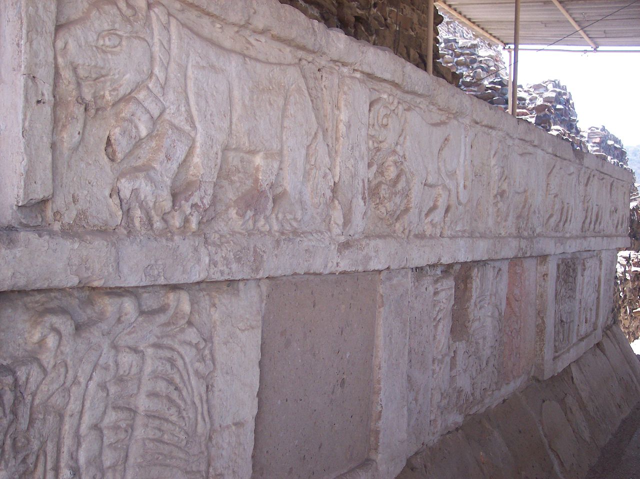 1280px-Coatepantli_detail2-Tollan-Xicocotitlan-Hidalgo_Mexico.JPG