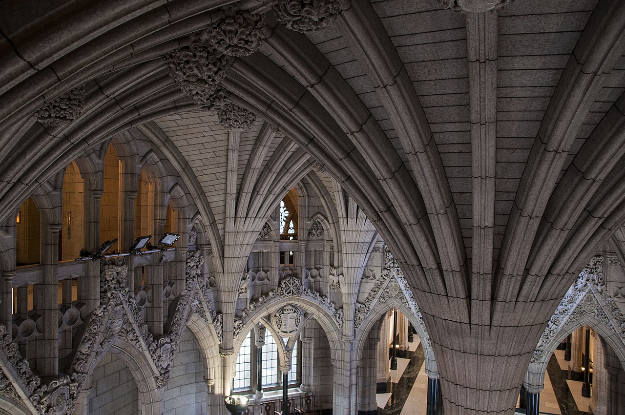 1280px-Colline_du_Parlement,_Édifice_du_Centre_12.jpg