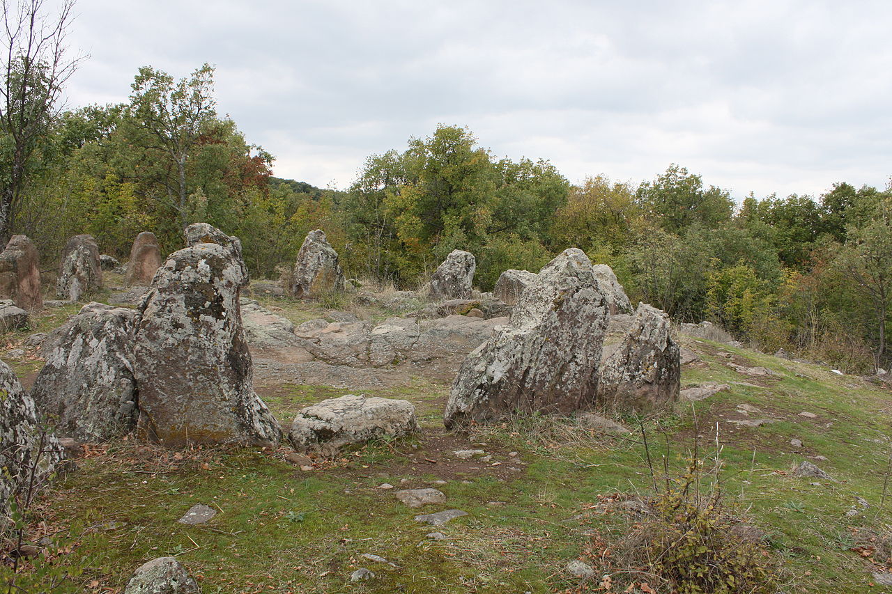1280px-Cromlech_near_Dolni_glavanak_038.jpg