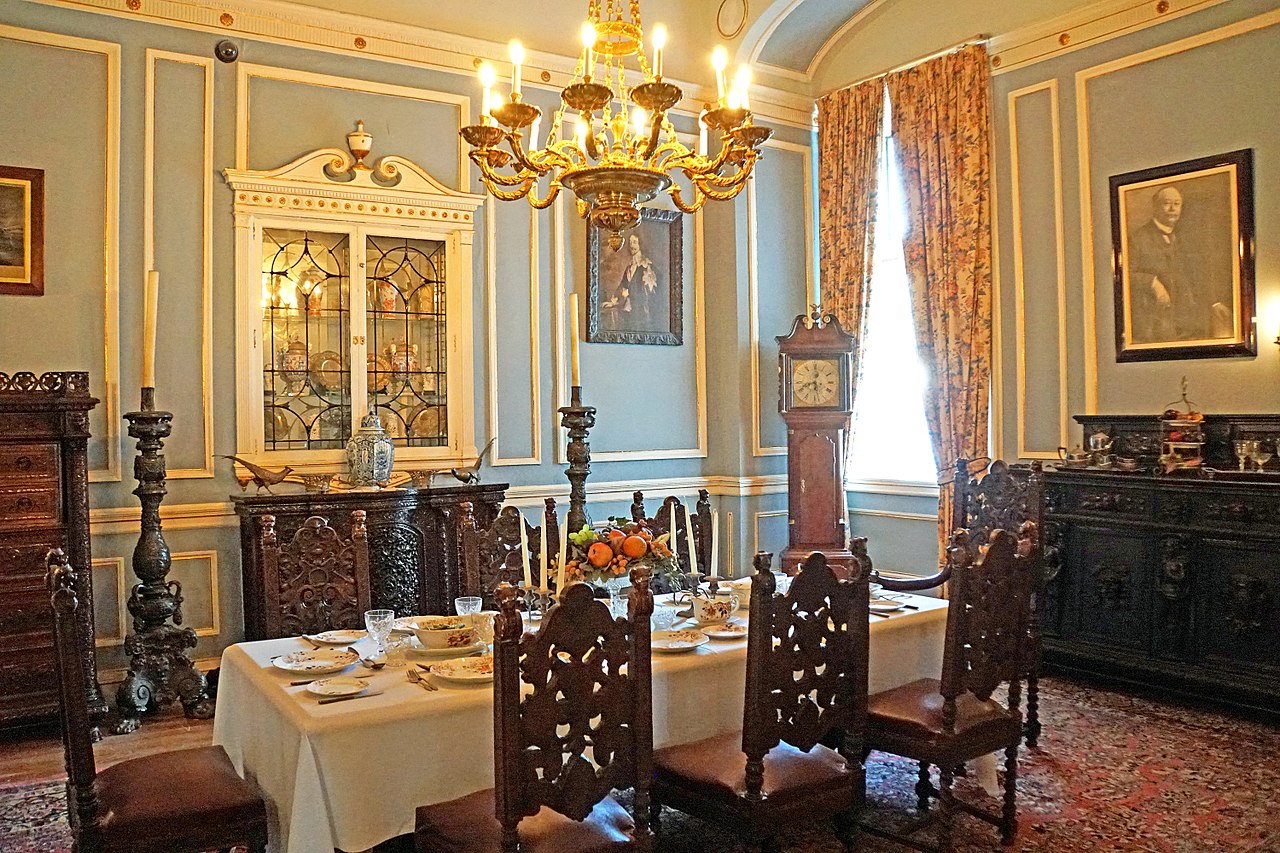 1280px-DSC08959_-_Dining_Room_(37078824451).jpg