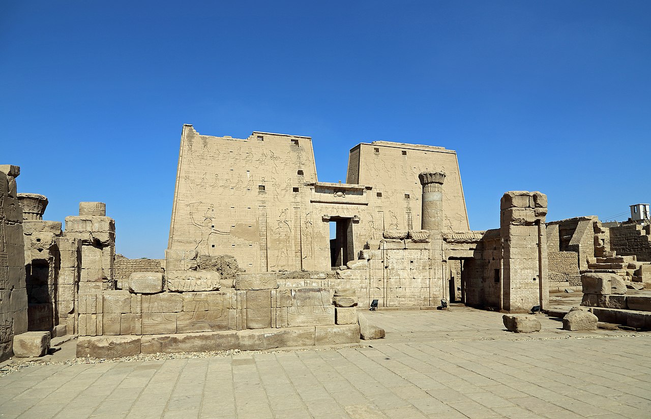 1280px-Edfu_Temple_R04.jpg