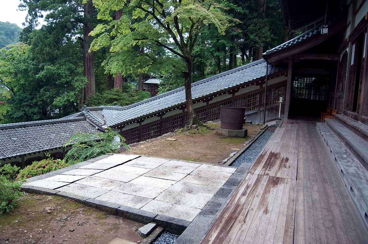 1280px-Eiheiji_Corridor.jpg