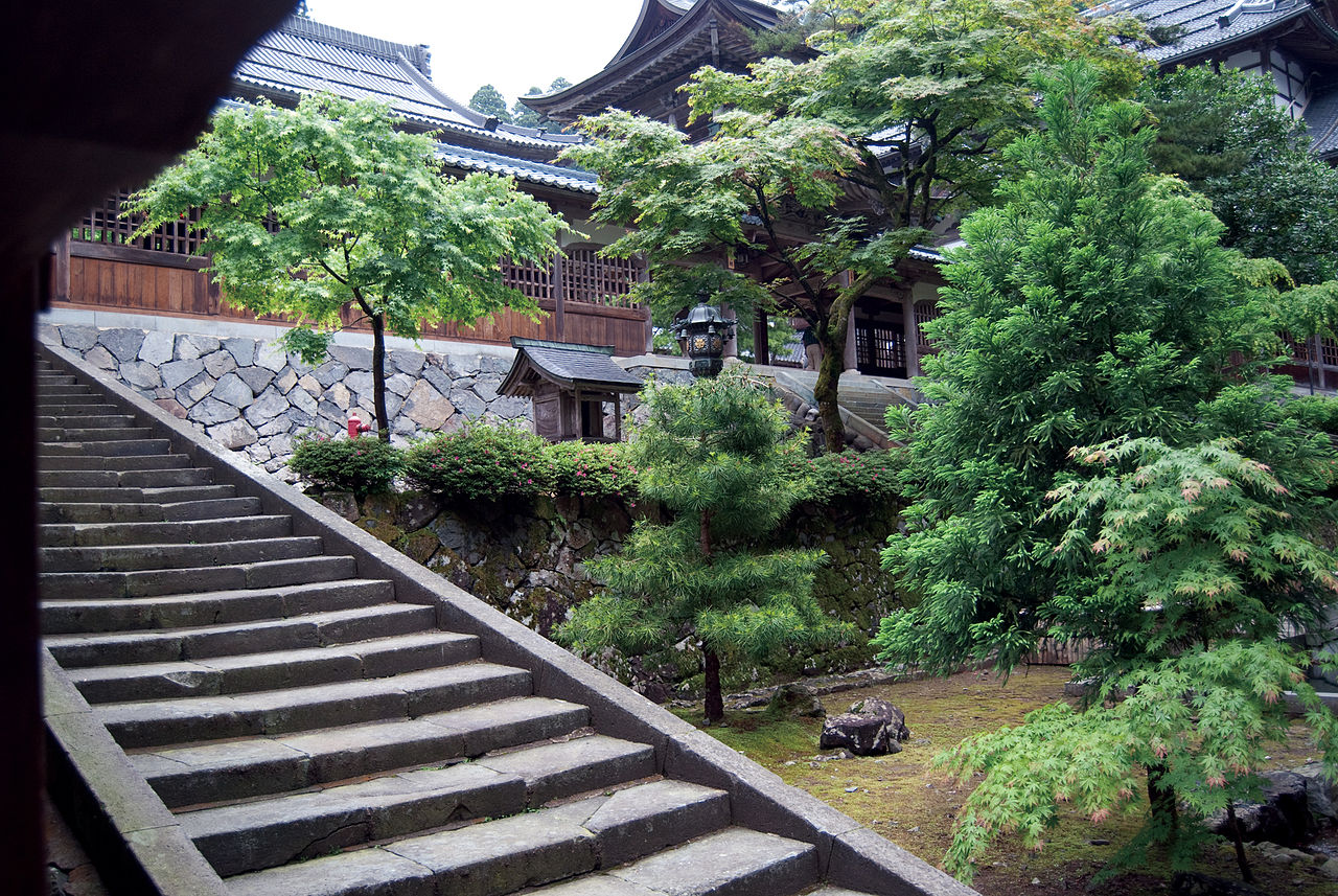 1280px-Eiheiji_inner_court.jpg