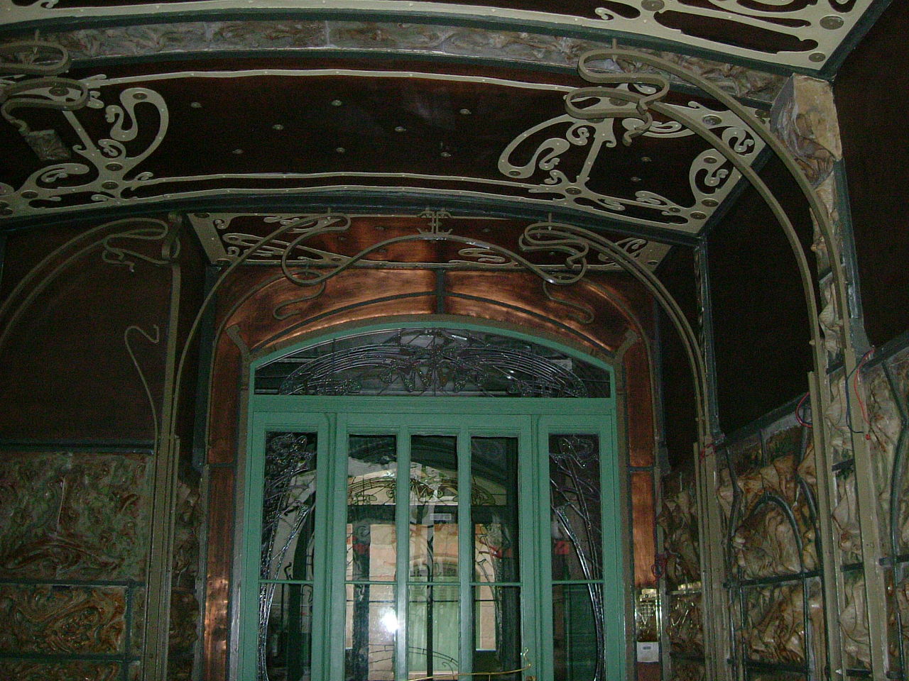1280px-Entree_des_Castel_Béranger.JPG