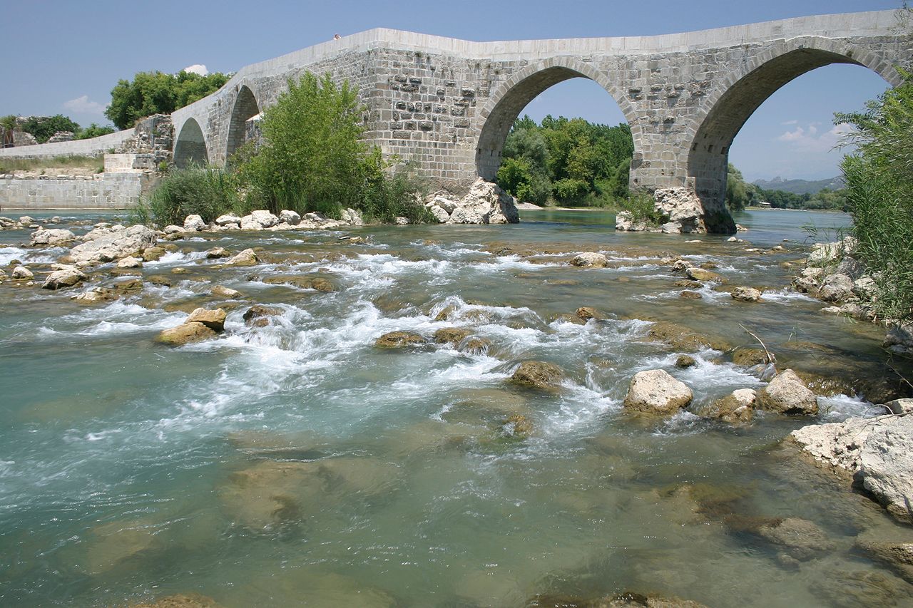 1280px-Eurymedon_Bridge,_Aspendos,_Turkey._Pic_01.jpg