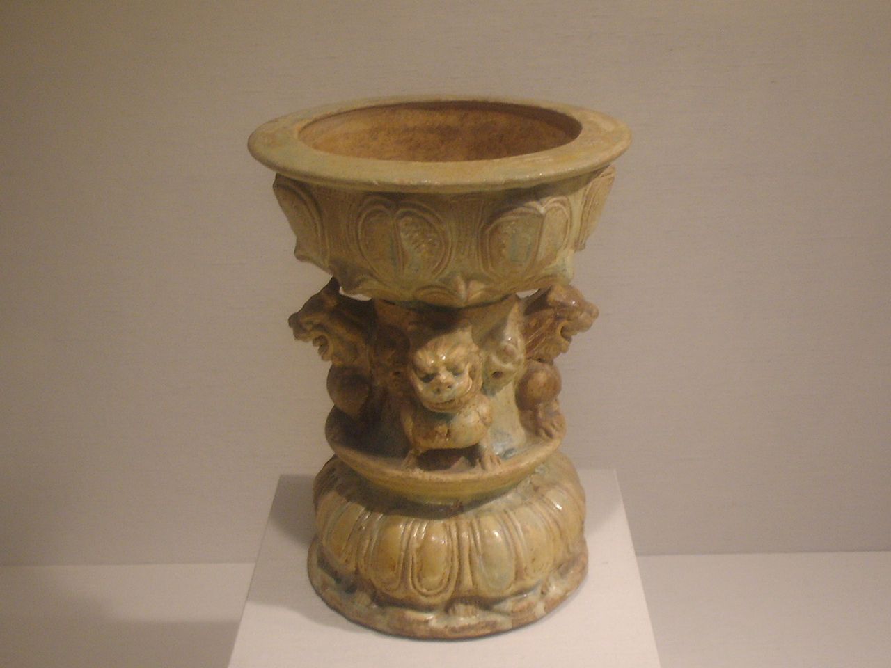 1280px-Footed_lamp_with_lions,_earthenware,_6th_century.JPG