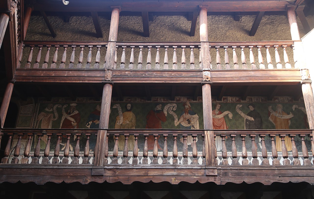 1280px-Fresken_Castello_di_Fenis-1.jpg