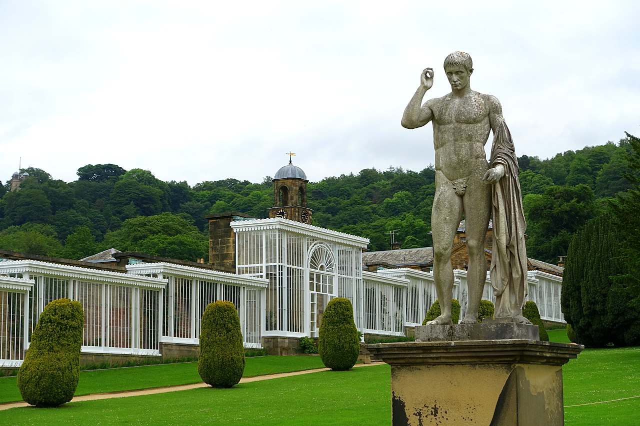 1280px-Garden_sculpture_-_Chatsworth_House_-_Derbyshire,_England_-_DSC03544.jpg