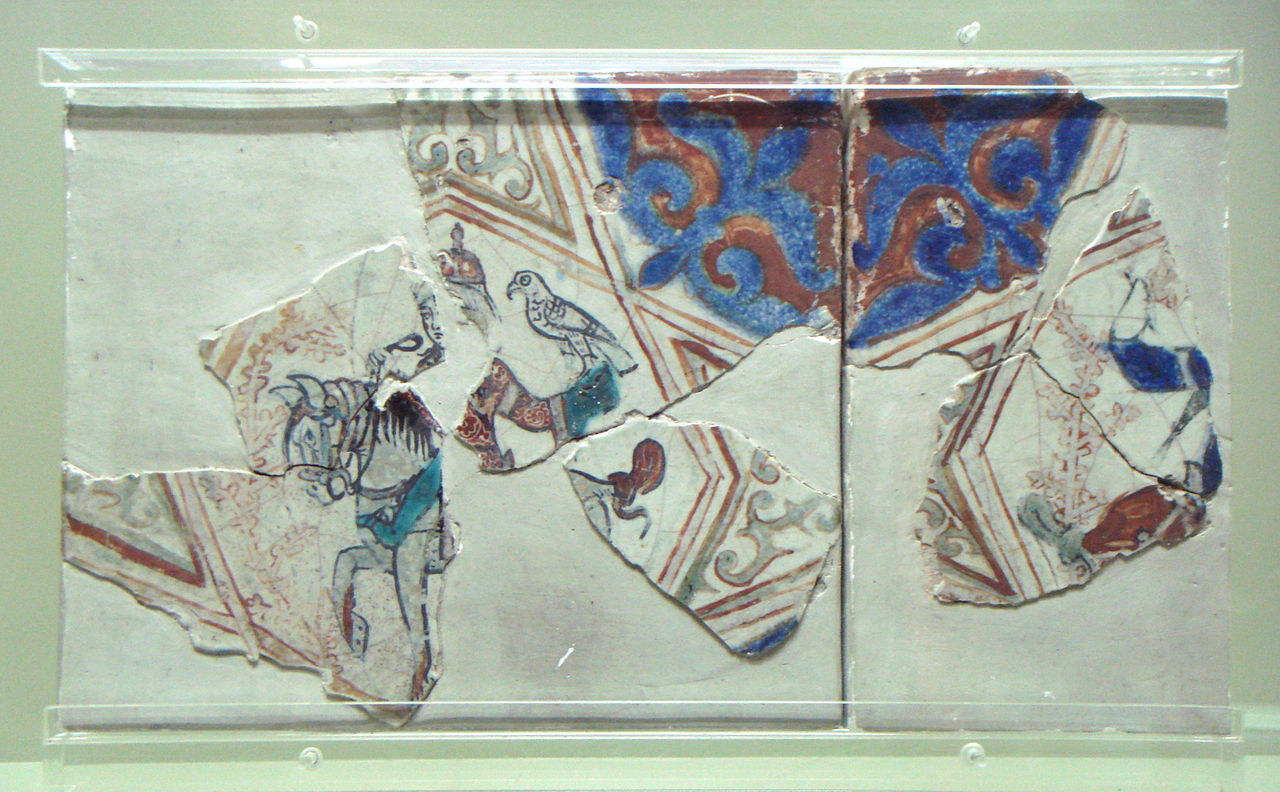 1280px-Glazed_Anatolian_Seljuq_tile_Konya_2nd_half_of_12th_century.jpg