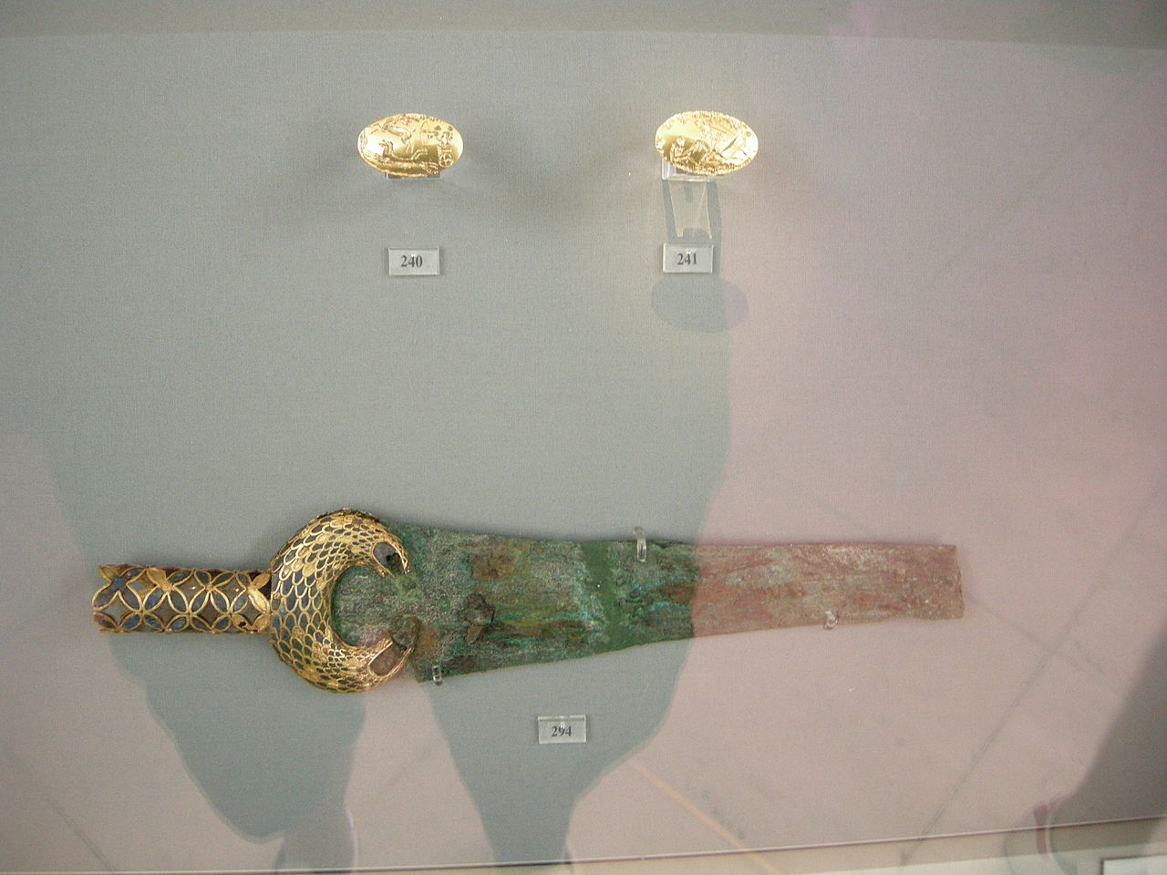 1280px-Gold_in_NAMA_20.JPG