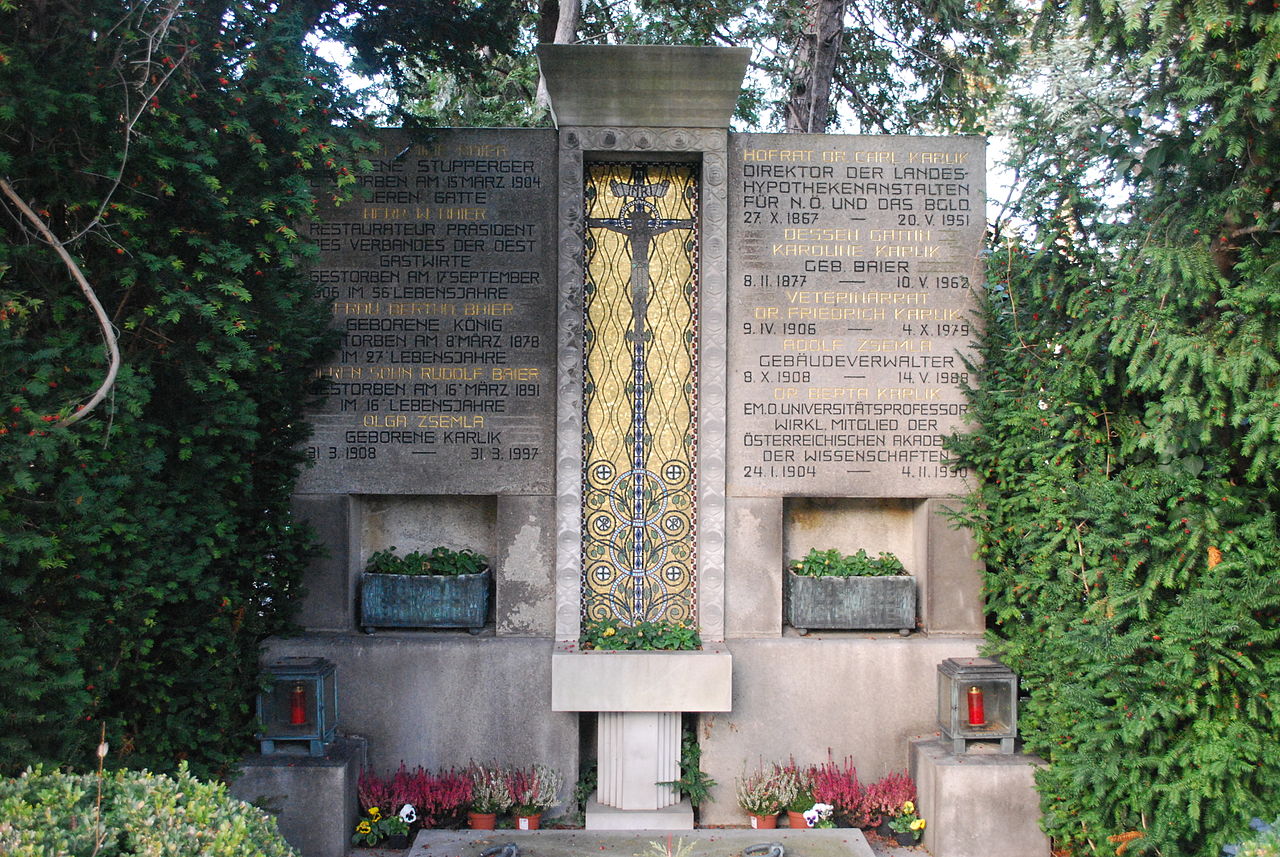 1280px-Grabmal_Baier.jpg