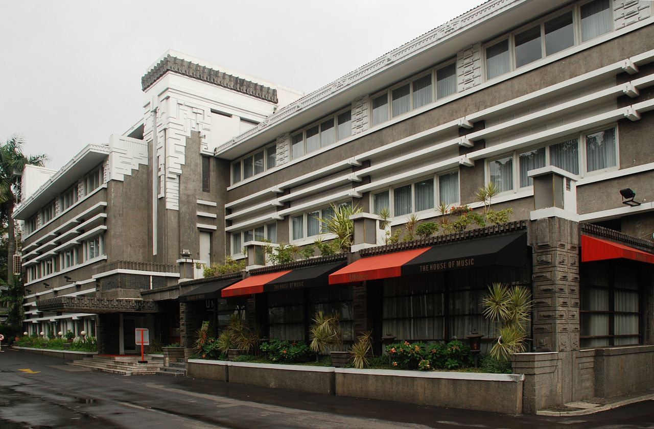 1280px-Grand_Preanger_Bandung_2008_sk.jpg