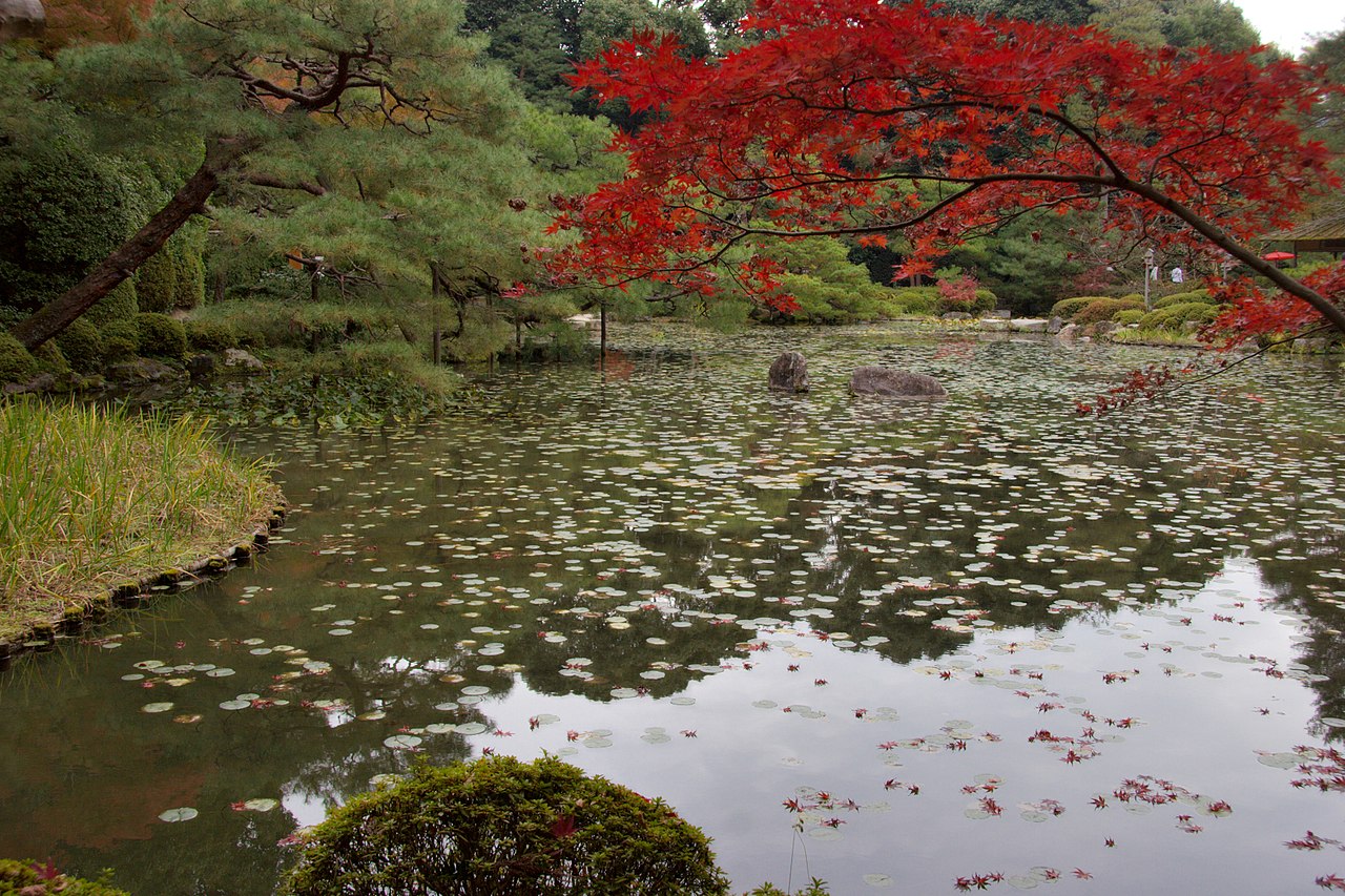 1280px-Heian_Jingu_2008-11-24_(3254797566).jpg