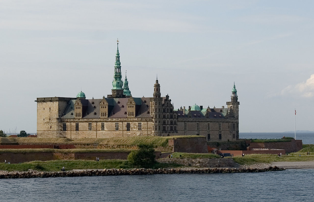 1280px-Helsingoer_Kronborg_Castle.jpg
