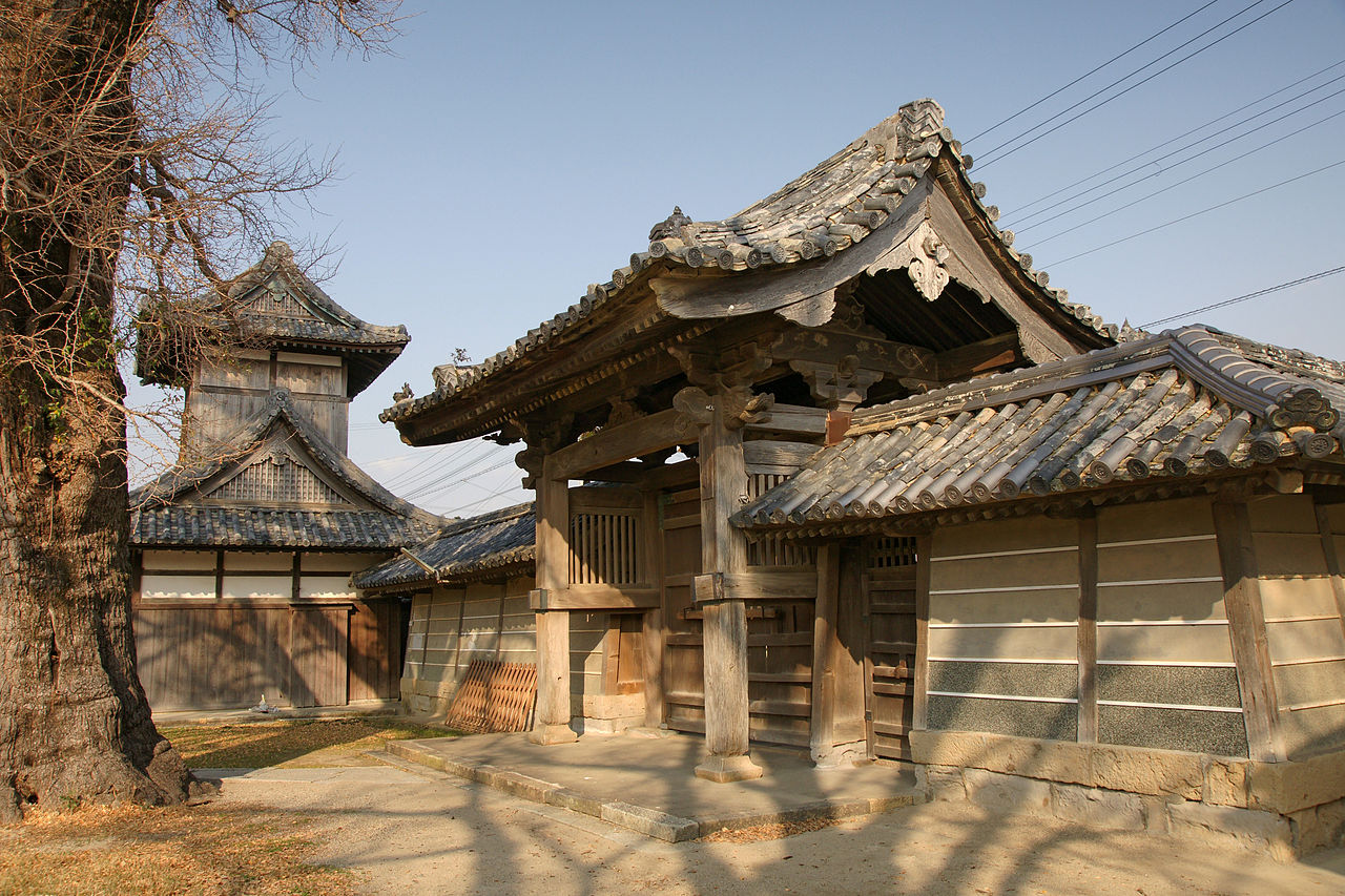1280px-Honganji_Hidaka-betsuin04n4272.jpg