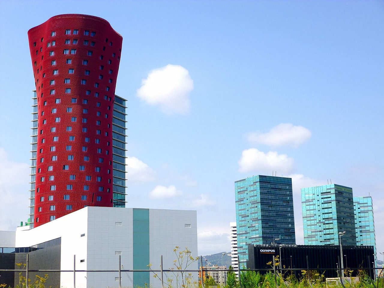 1280px-Hospitalet_de_Llobregat_-_Plaza_.JPG