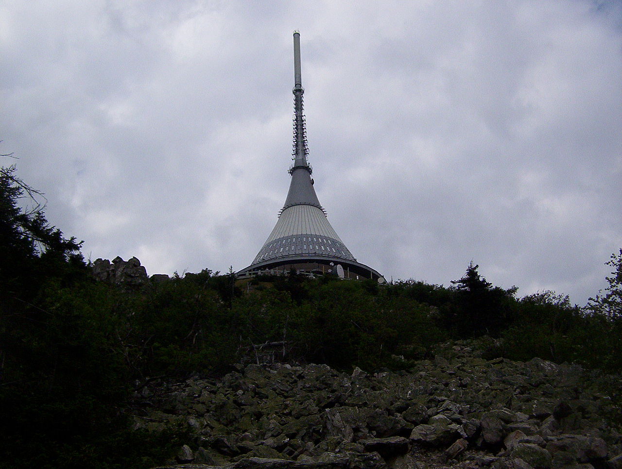 1280px-Hotel_a_vysílač_na_Ještědu.JPG