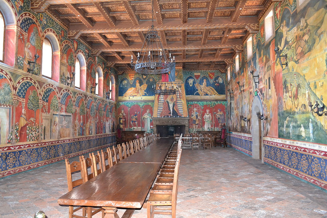 1280px-Inside_Castello_di_Amorosa.JPG