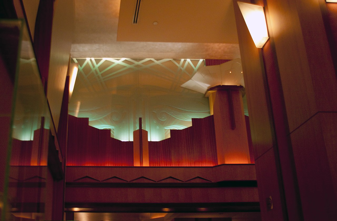 1280px-Inside_Mr_K's_2_(4690766573).jpg