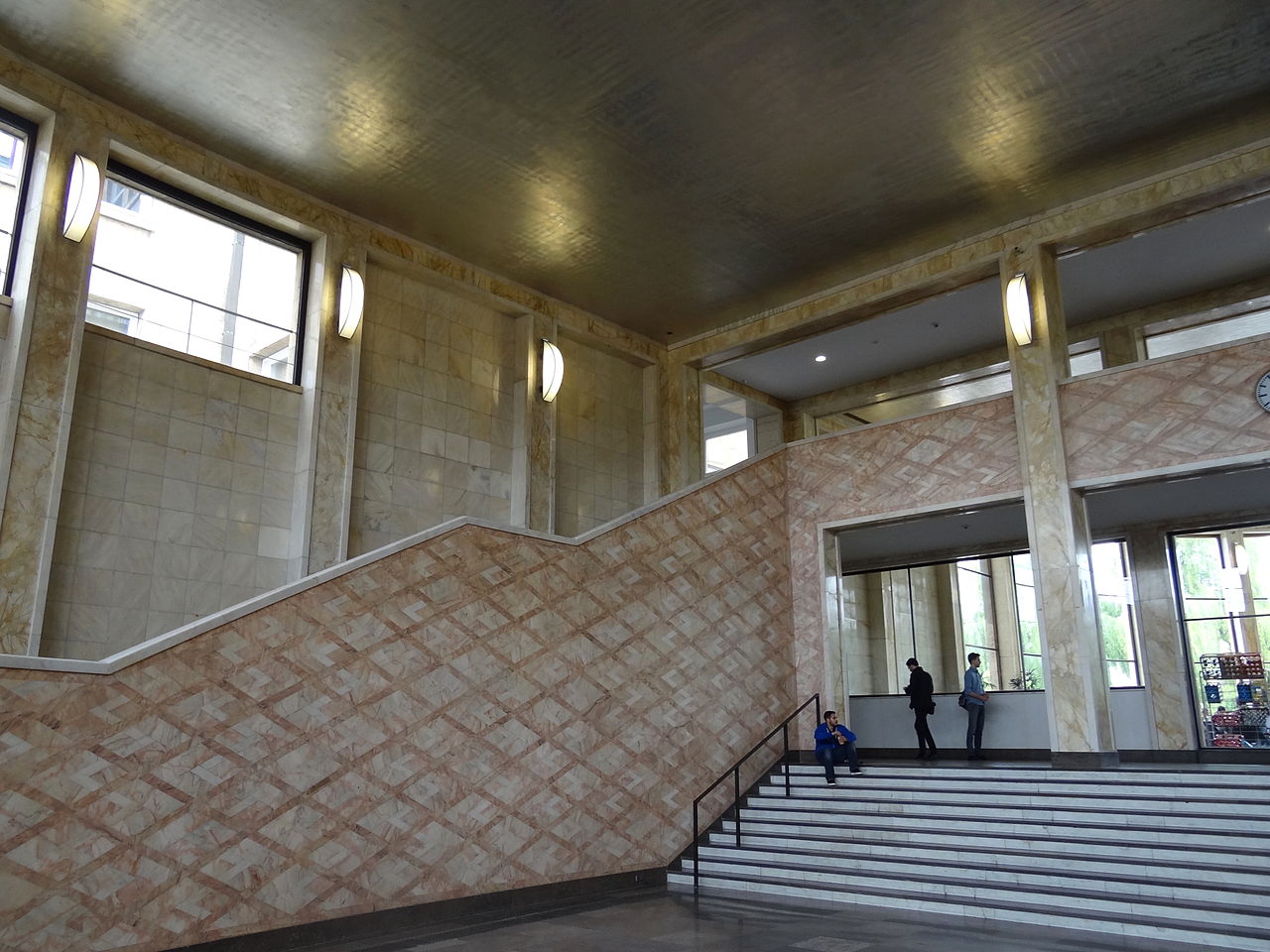 1280px-Interior_of_Eisenhower_Rotunda_-_Johann_Wolfgang_Goethe_University_-_Frankfurt_-_Germany.jpg