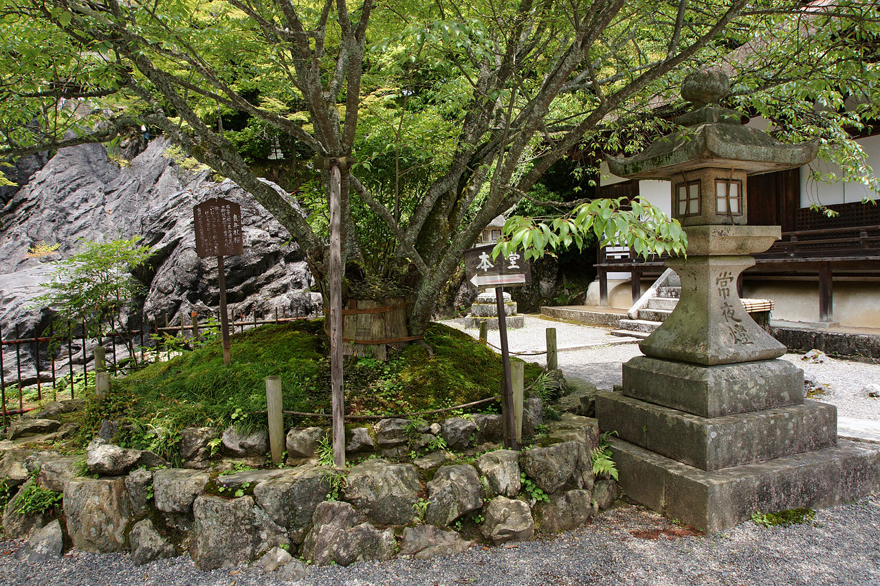 1280px-Ishiyamadera22n4272.jpg