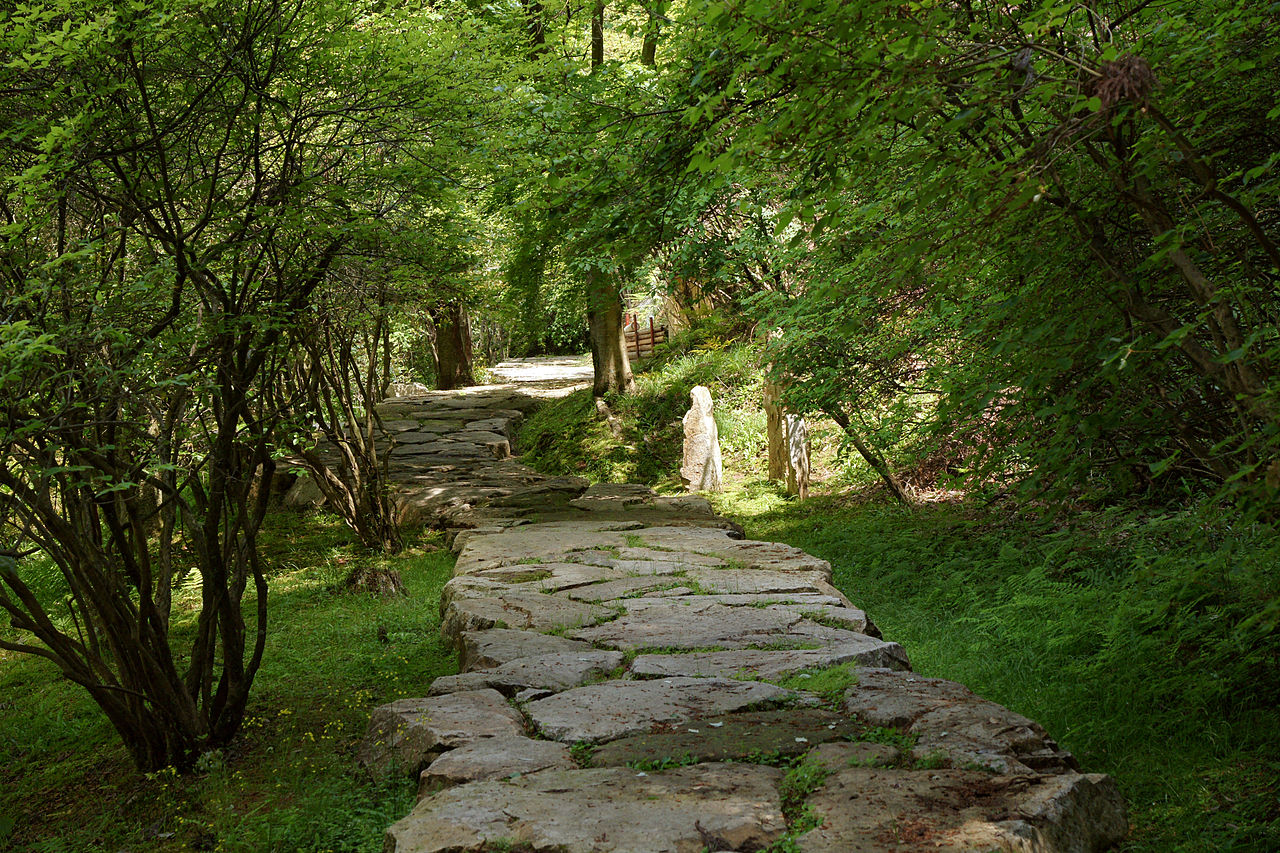 1280px-Ishiyamadera41n4272.jpg