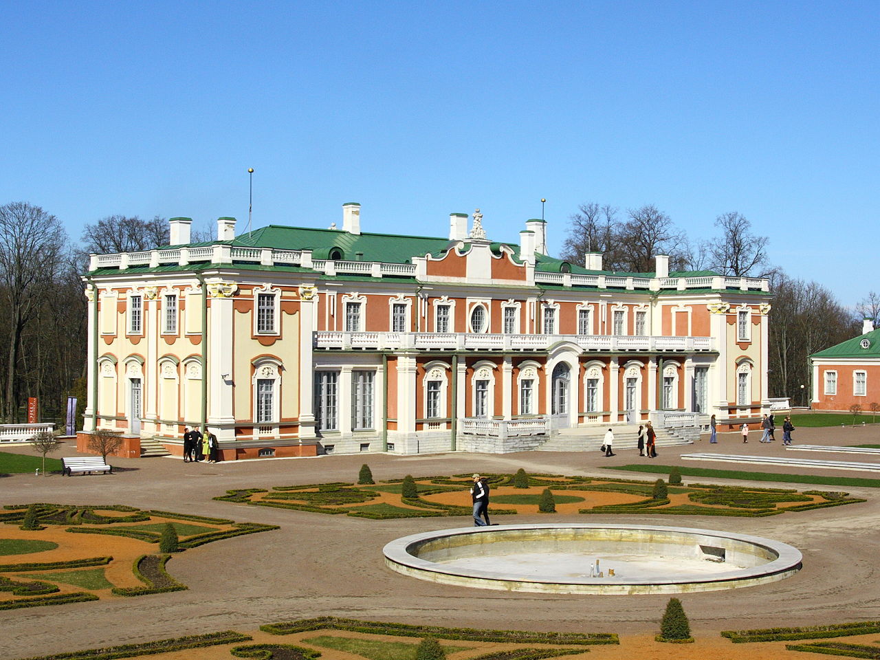1280px-Kadrioru_loss_by_HolgerVaga.jpg