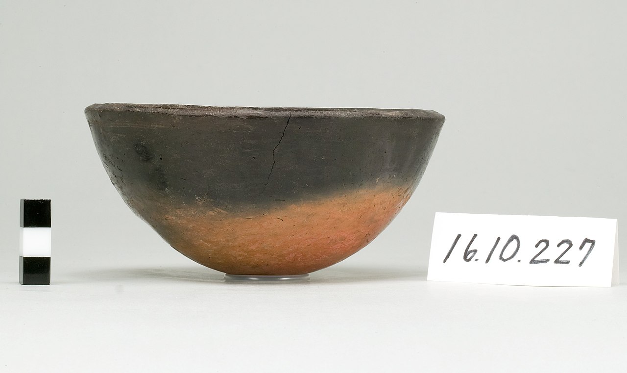 1280px-Kerma_ware_bowl_MET_16.10.227_view_1.jpg