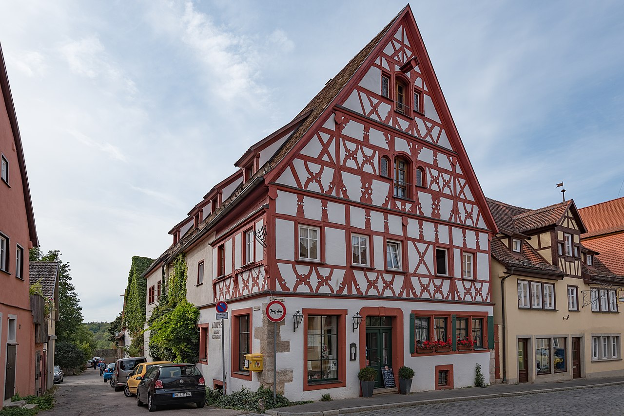 1280px-Klingengasse_15_Rothenburg_ob_der_Tauber_20190922_002.jpg