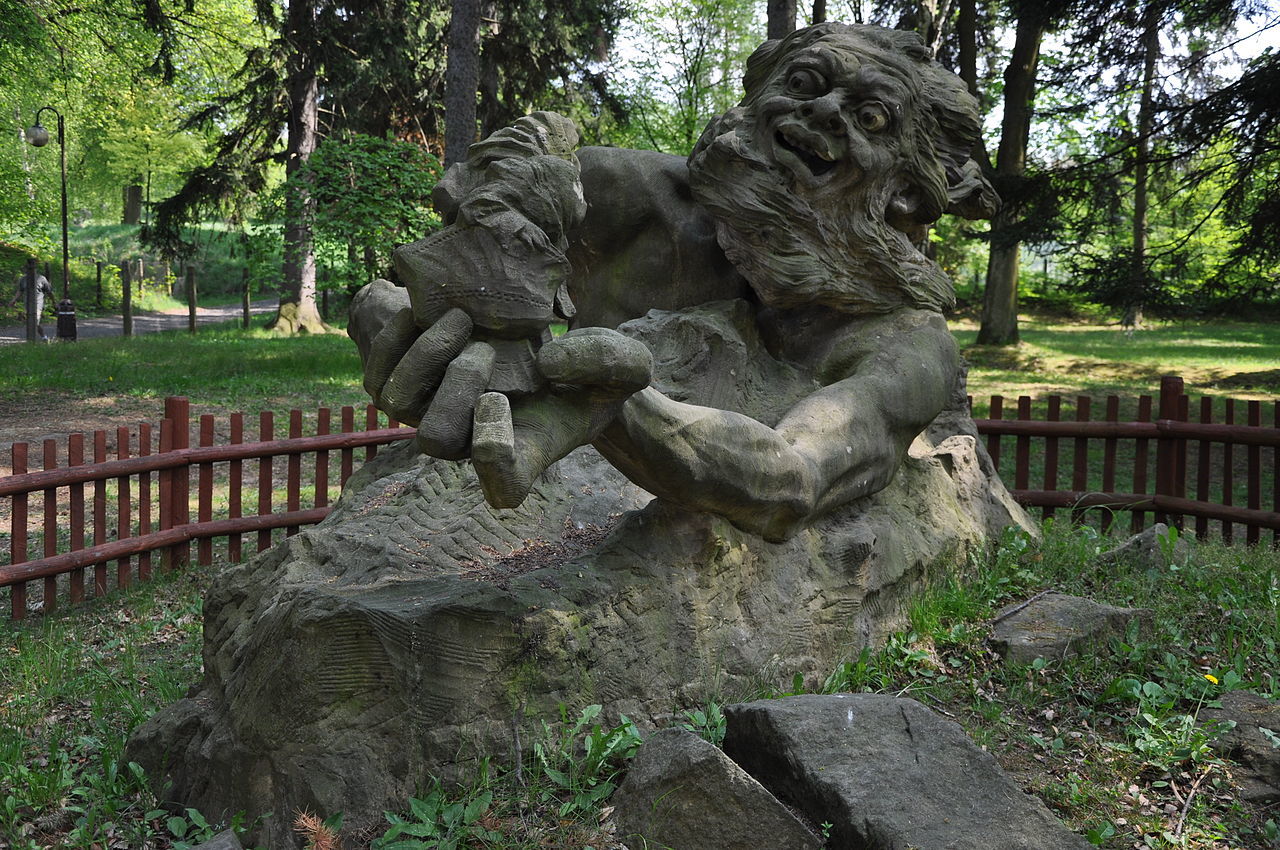 1280px-Krakonos-Smetanovy-sady-Horice2011a.jpg