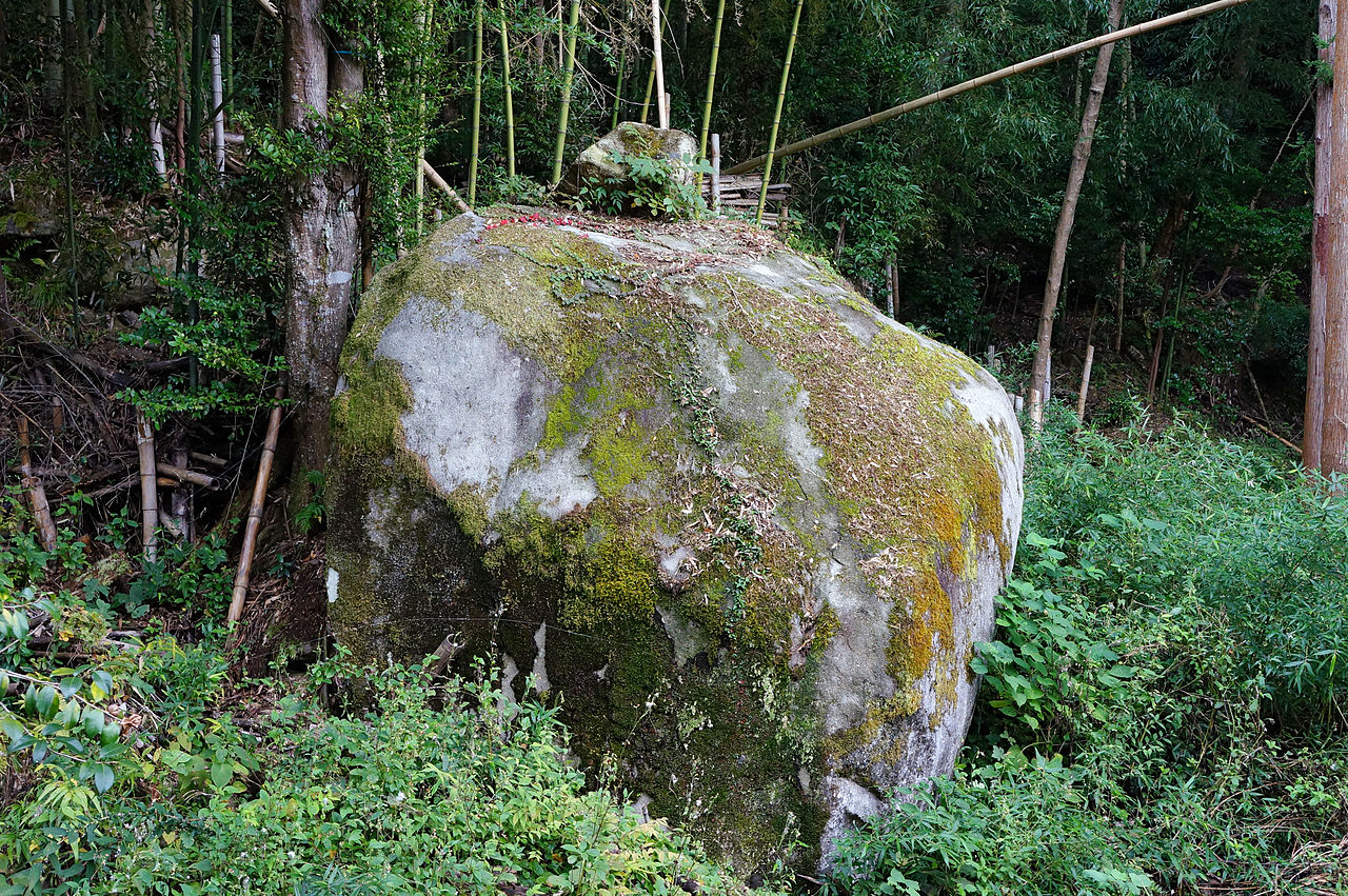 1280px-Kuwanomi-dera_Azuchi_Shiga_pref_Japan10n.jpg