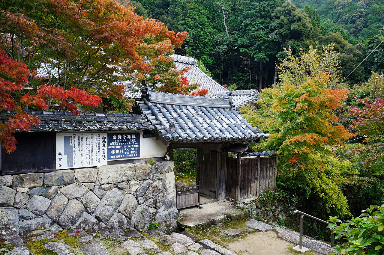 1280px-Kuwanomi-dera_Azuchi_Shiga_pref_Japan12n.jpg