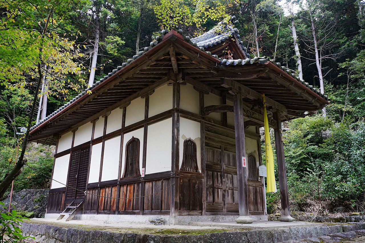 1280px-Kuwanomi-dera_Azuchi_Shiga_pref_Japan19n.jpg