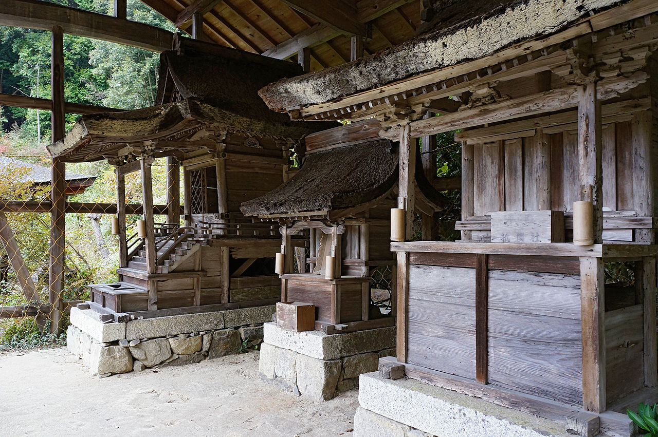 1280px-Kuwanomi-dera_Azuchi_Shiga_pref_Japan21n.jpg