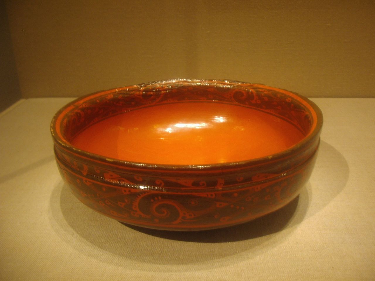 1280px-Lacquerware_bowl,_Western_Han_Dynasty.JPG