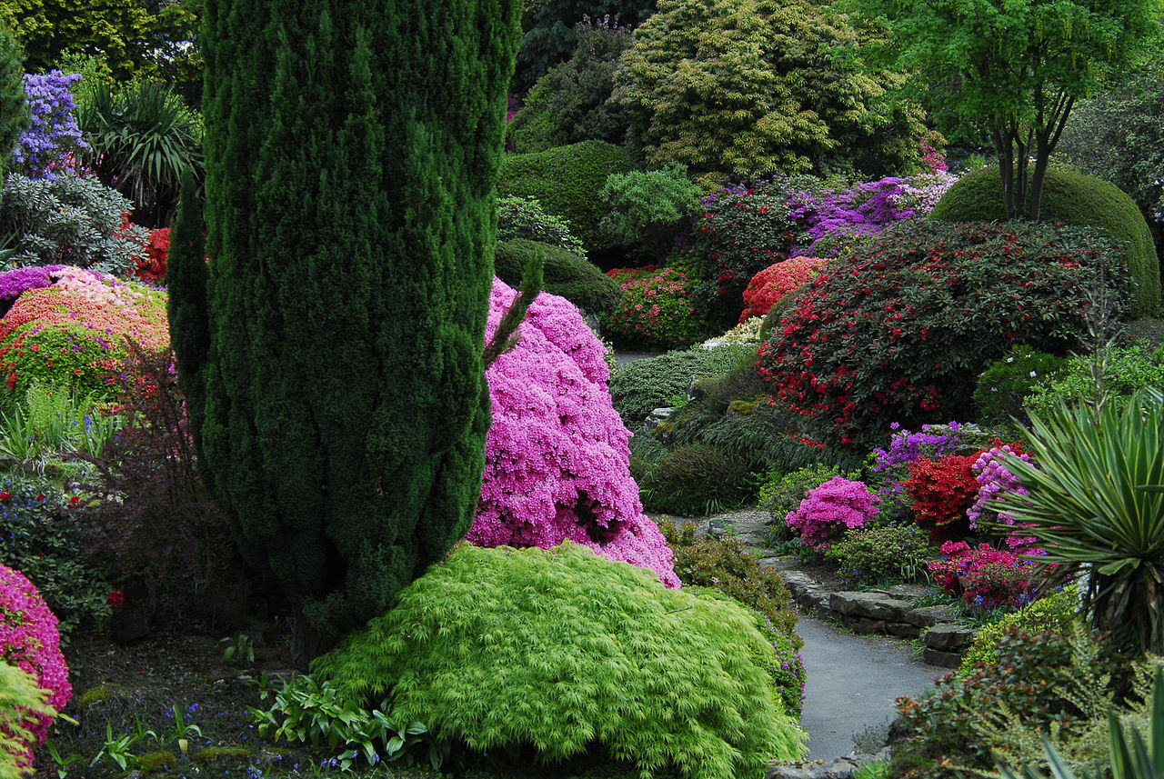 1280px-LeonardsleeRockGardens.JPG