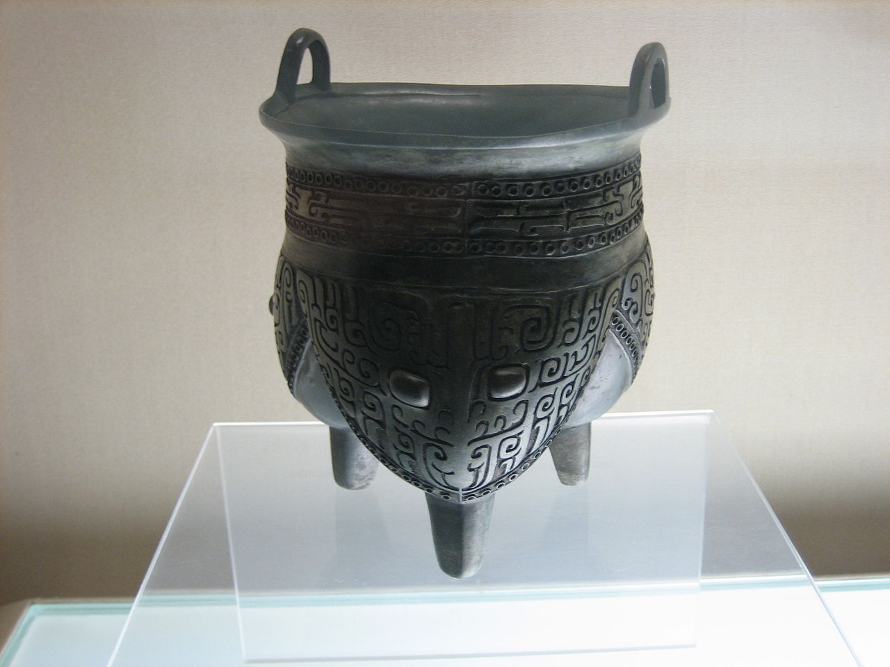 1280px-Li_with_animal_mask.jpg