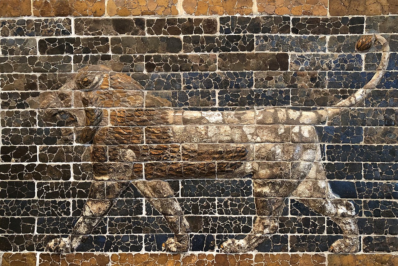 1280px-Lion_from_the_Processional_Way_(Royal_Ontario_Museum).jpg