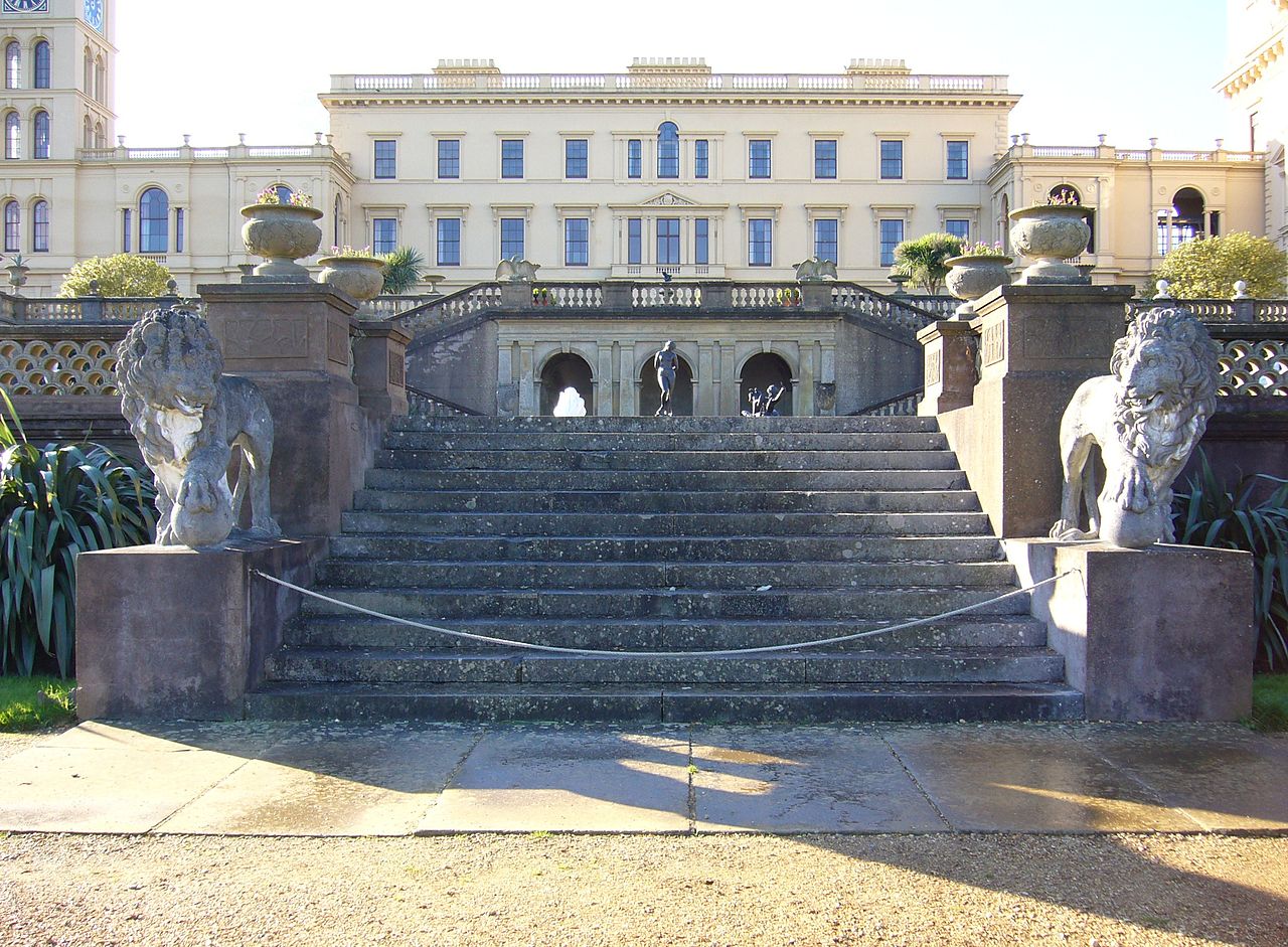 1280px-Lions_at_Osborne_House_-t.jpg