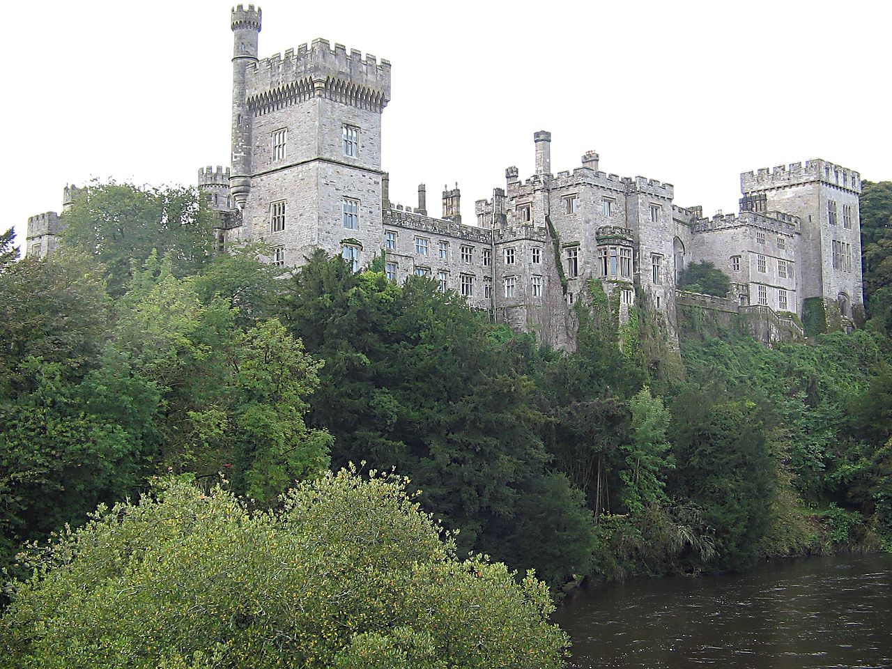 1280px-Lismore_Castle_2 1822-50 реконструкция.jpg