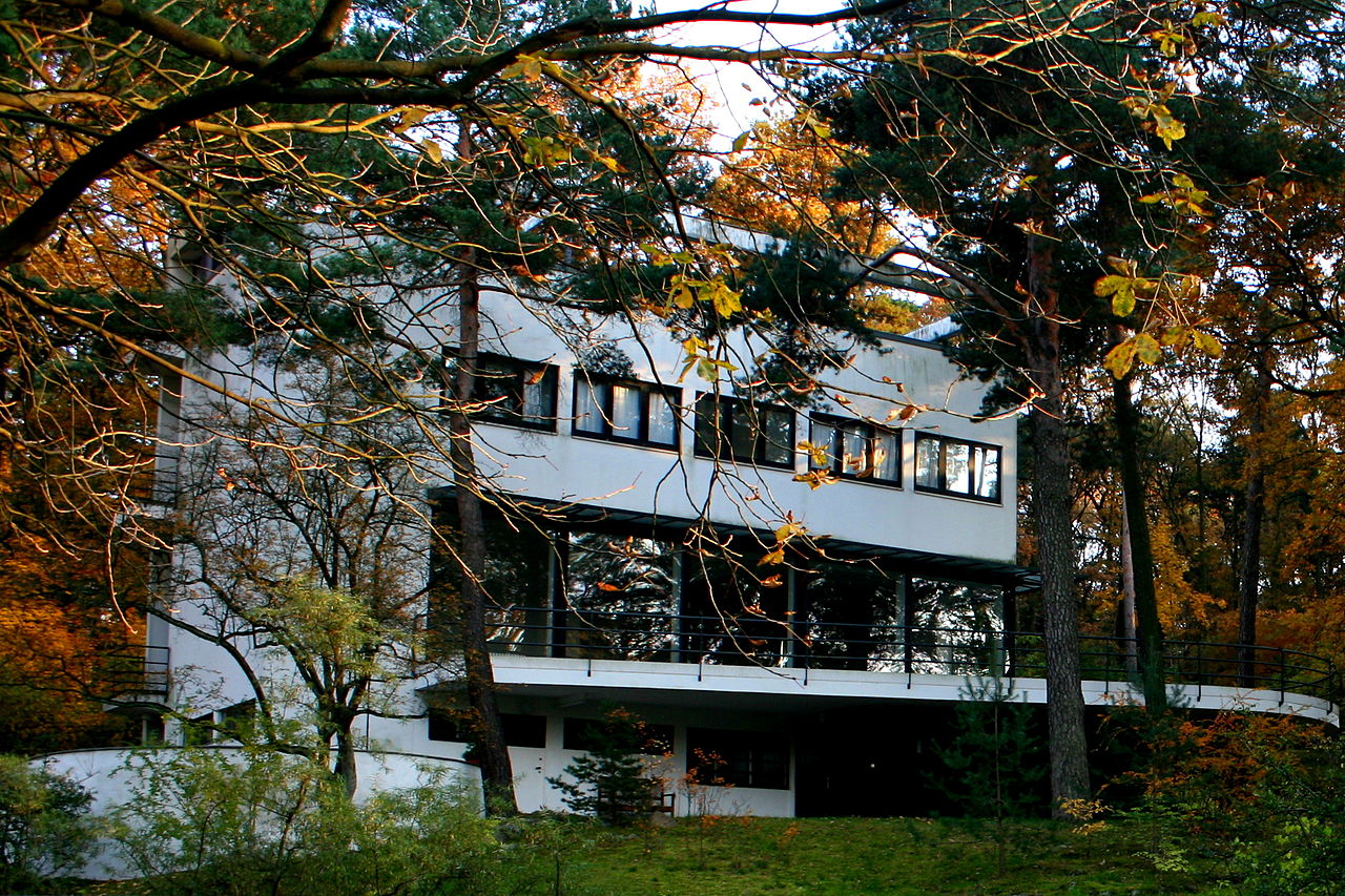 1280px-Luckhardt-Villa_Berlin.II.JPG