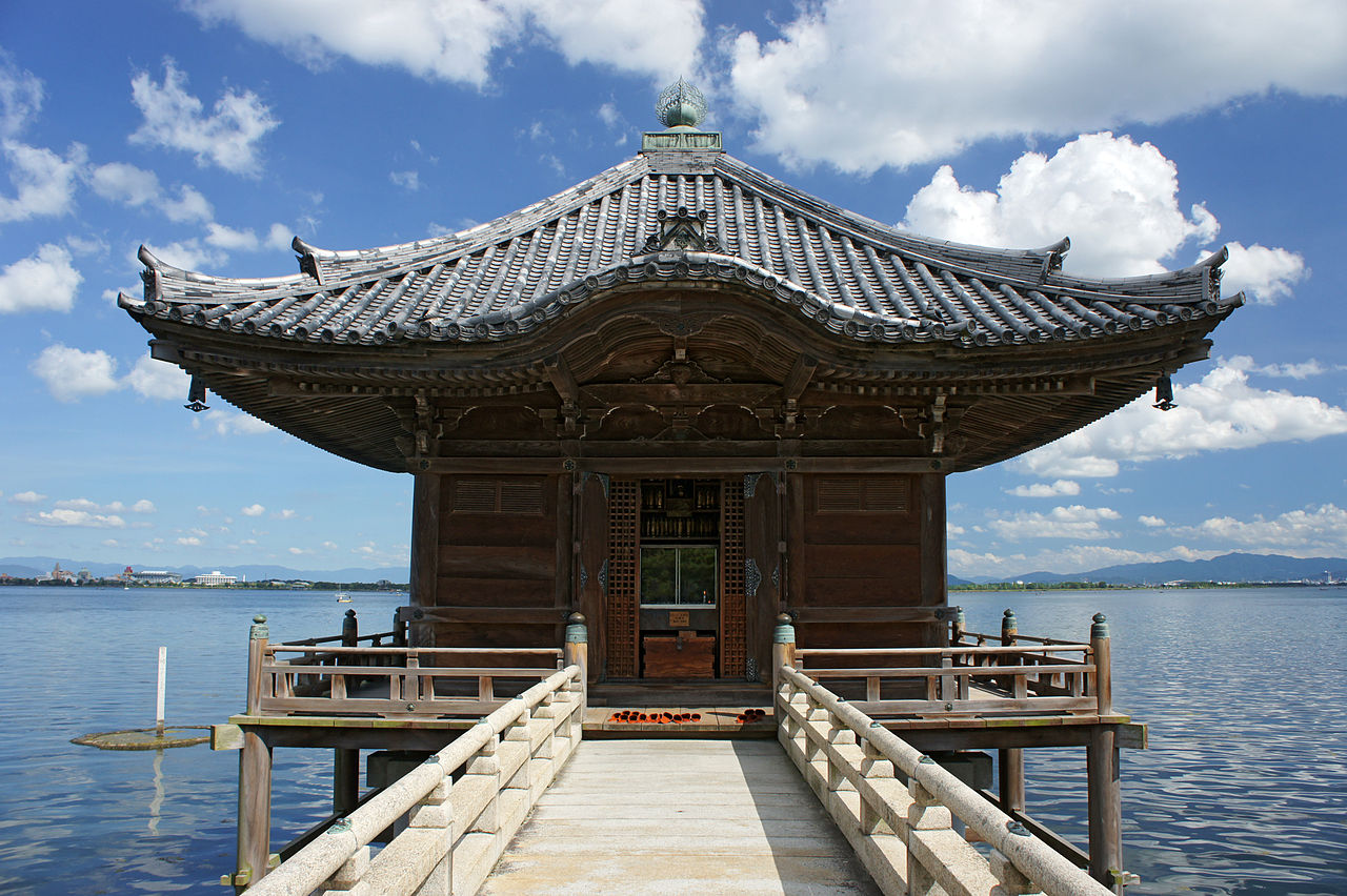 1280px-Mangetsuji_Otsu_Shiga01n4592.jpg