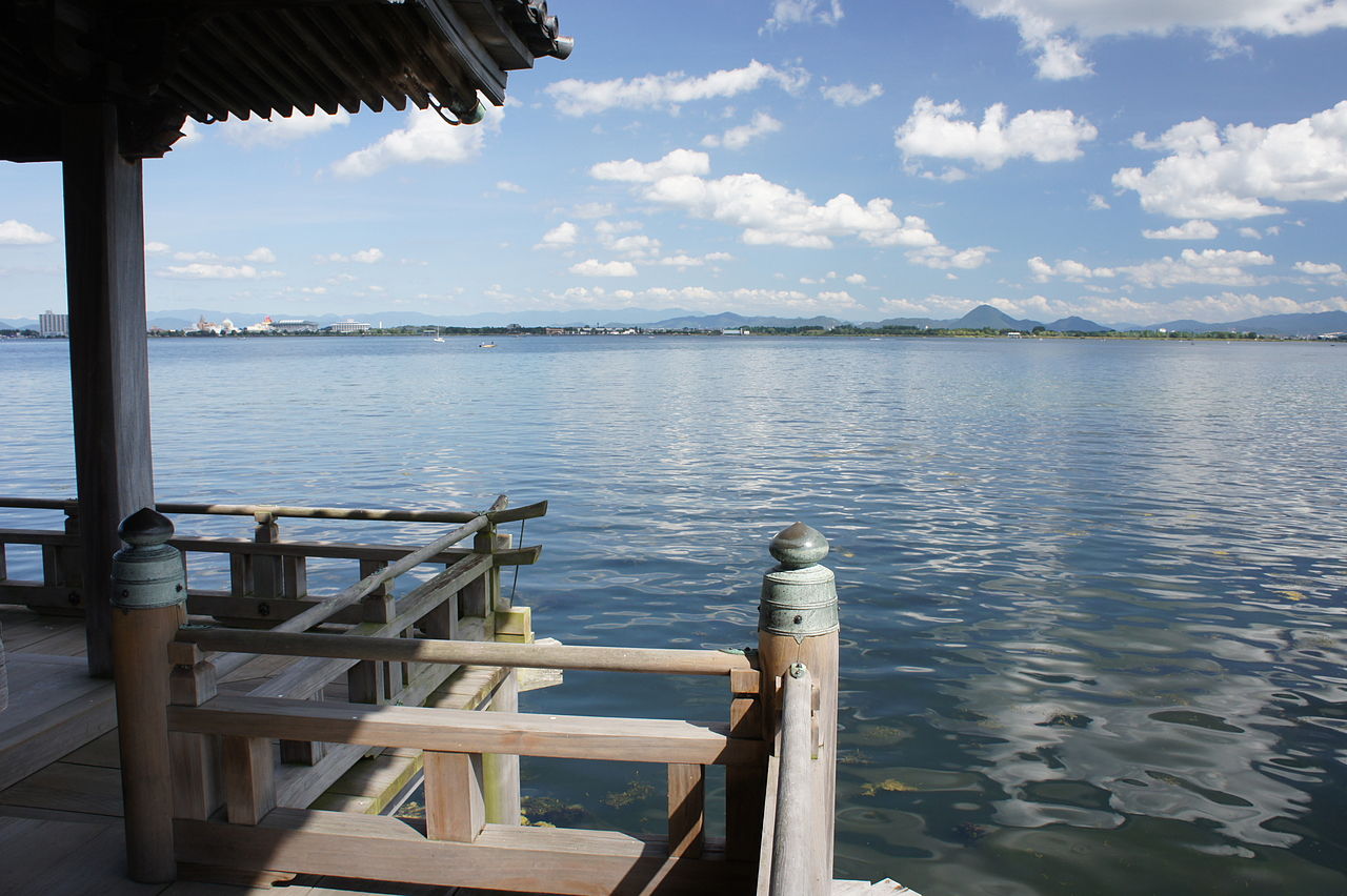 1280px-Mangetsuji_Otsu_Shiga03o4592.jpg